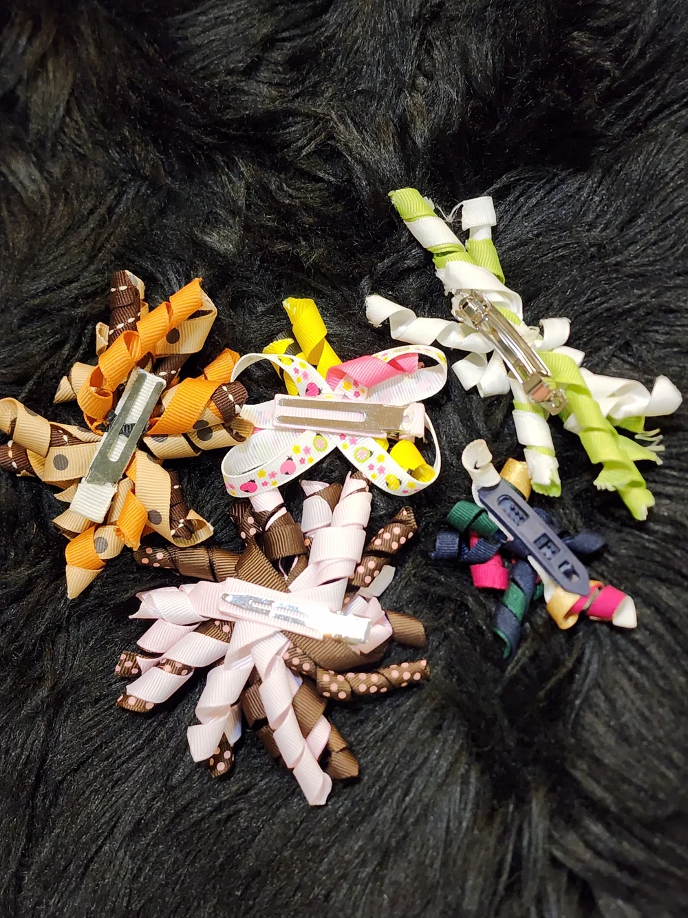 Set Of 5 Kids Korker Hair Clips in Pink, Yellow, Green, Orange, Brown, Navy